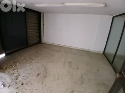 430 SQM Shop in Bauchrieh, Metn