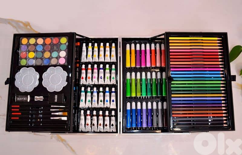 Back to School200-Piece Drawing and Coloring Art Set only 15$ 1