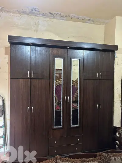 خزانة عشر درف طابقين شبه جديدة