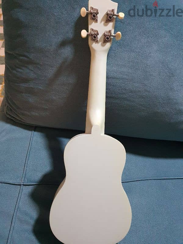 40. ukulele guitar soprano 3
