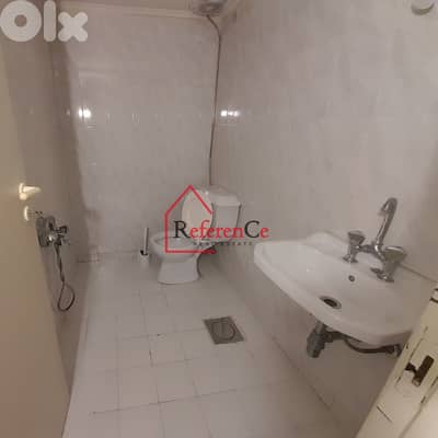 Catchy office for sale in Majzoub مكتب رائع للبيع في مجذوب