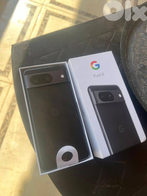 google pixel 8 with pixel buds A 1