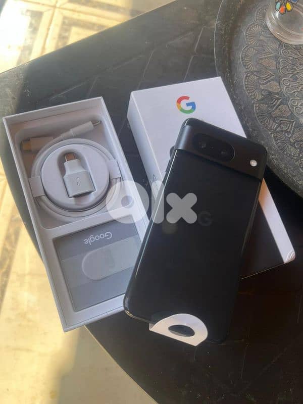 google pixel 8 with pixel buds A 2