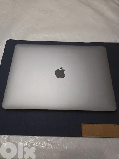 Macbook Air Retina 13 inch 2020 + magic mouse + adapter + Bag Macbook Air Retina 13 inch 2020 + magic mouse + adapter + Bag