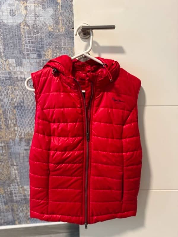 pepe jeans red gilet from paris, new size m 1