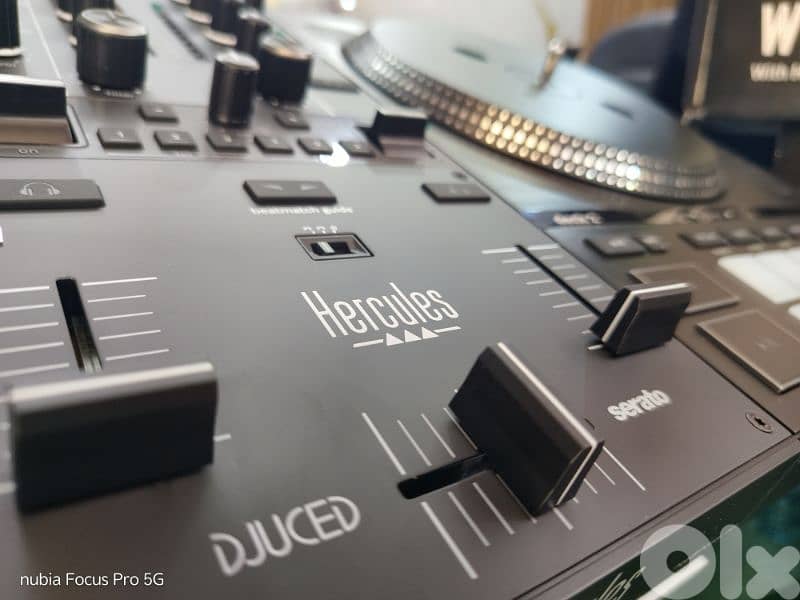 Hercules DJ controller inpulse T7 2
