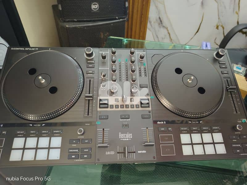 Hercules DJ controller inpulse T7 3