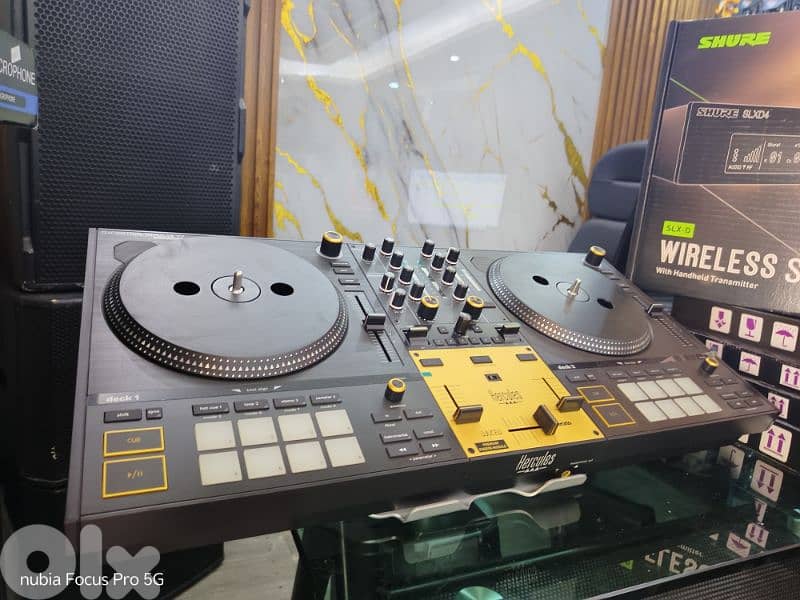 Hercules DJ controller inpulse T7 Premium 4