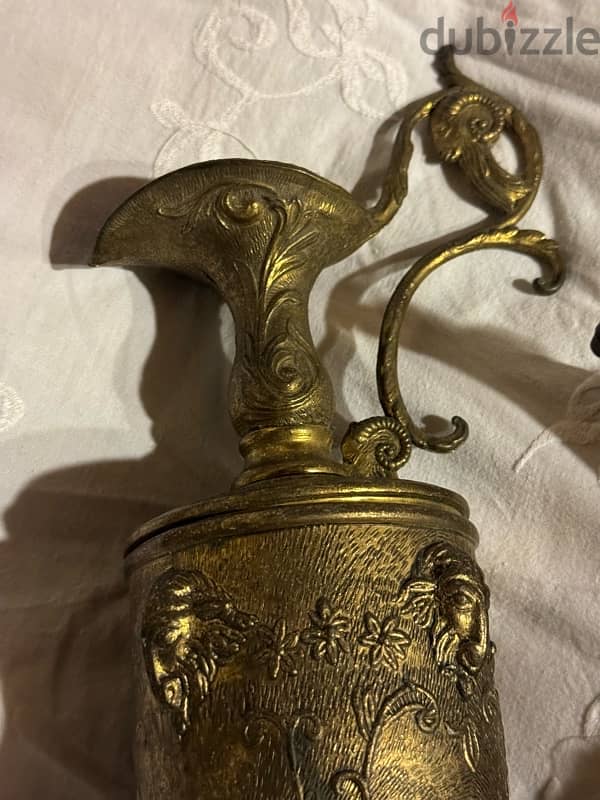 antiques & collectibles set  ،إبريق،  أنتيك ، صواني، تخت، طاولة، فضّة 2