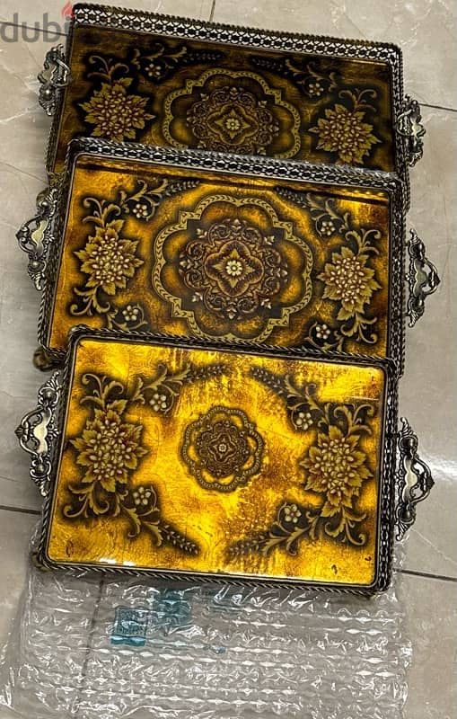 antiques & collectibles set  ،إبريق،  أنتيك ، صواني، تخت، طاولة، فضّة 10