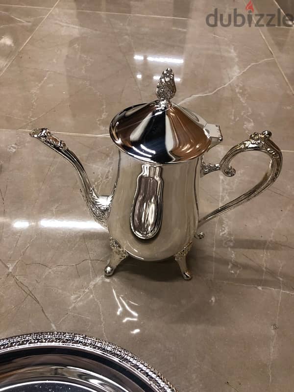 antiques & collectibles set  ،إبريق،  أنتيك ، صواني، تخت، طاولة، فضّة 19