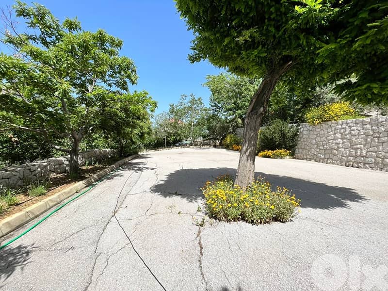 Huge Land + Deluxe Villa For sale Baskinta | Mountain view 0