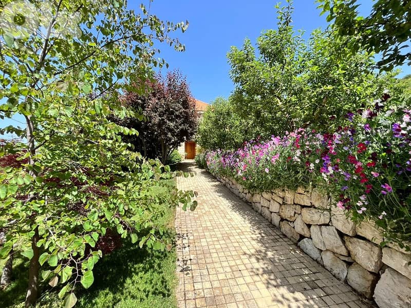 Huge Land + Deluxe Villa For sale Baskinta | Mountain view 3