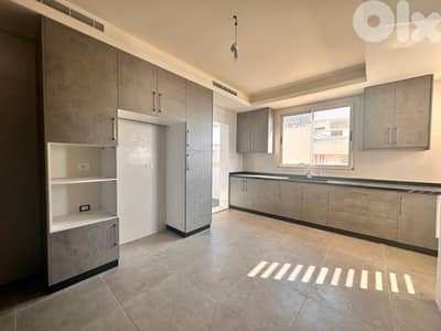 Sea View Apartment For Sale in Ramlet Al-Baydahشقة مطلة على البحر