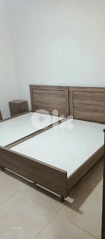 تختين مفرد ونص مع كمدينة