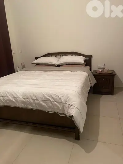 غرفة نوم خشب زان ولاتي ملوكية مستعملة شبه جديدة