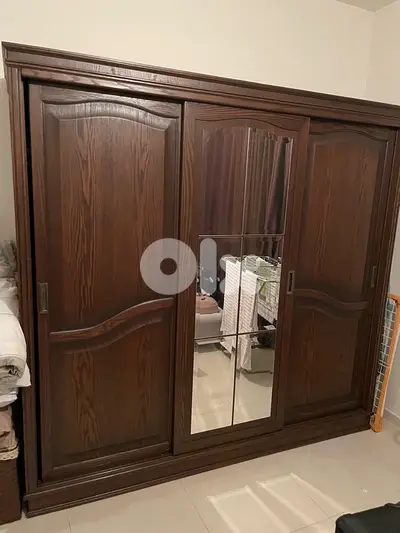 غرفة نوم خشب زان ولاتي ملوكية مستعملة شيه جديدة