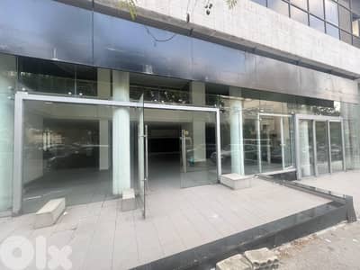 Showroom For Rent in Verdun صالة عرض للإيجار في فردان