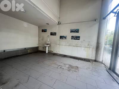 Showroom For Rent in Verdun صالة عرض للإيجار في فردان