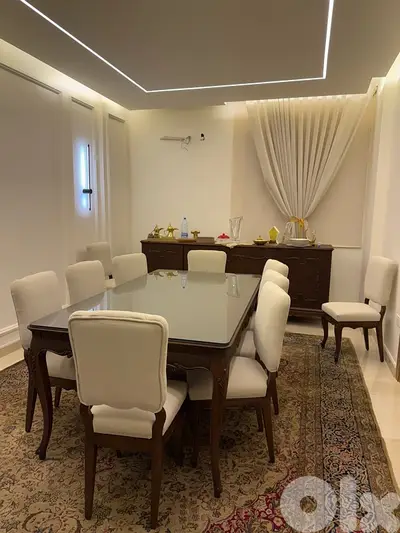 Full dining room