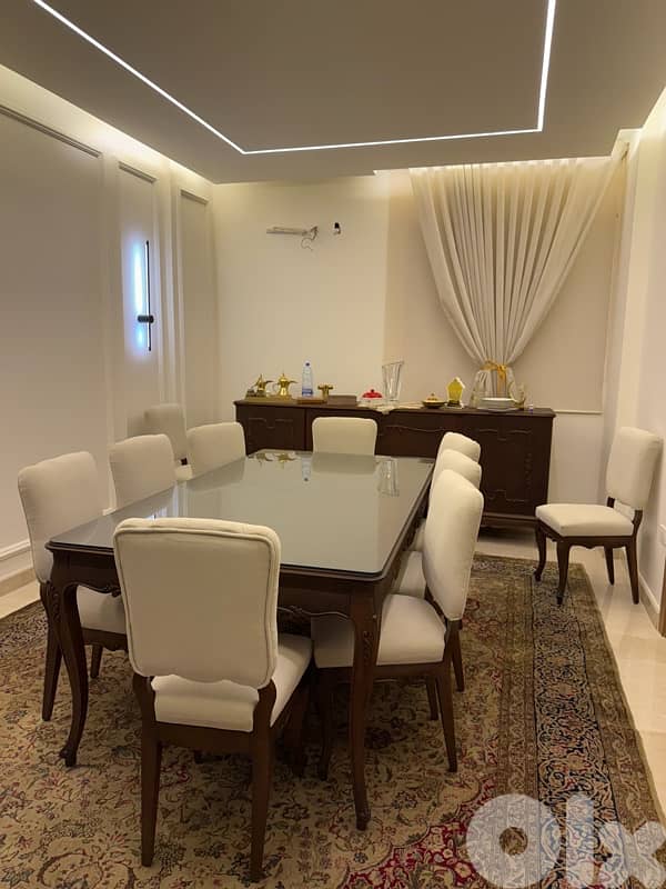 Full dining room 0