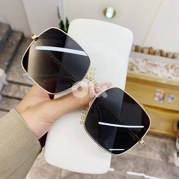 Luxury Golden Rim Trendy Sunglasses for women 0