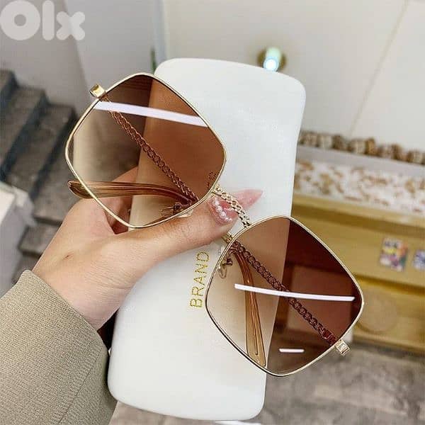 Luxury Golden Rim Trendy Sunglasses for women 5