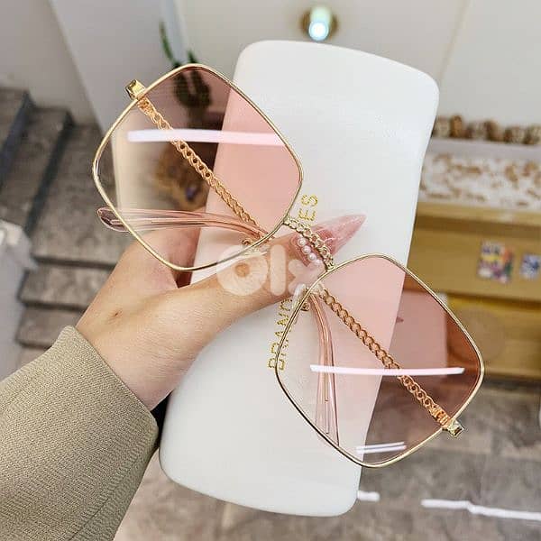 Luxury Golden Rim Trendy Sunglasses for women 6