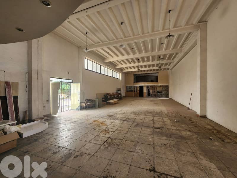 RWB249EA - Showroom for rent in Halat Jbeil ( on the highway ) 0
