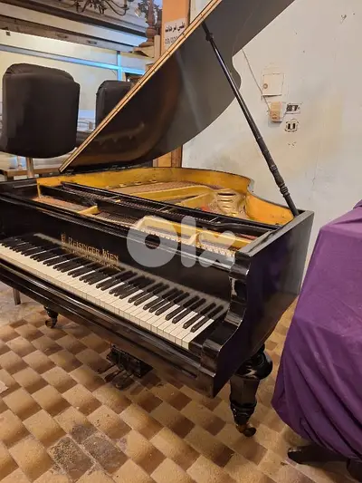 baby grand piano بيانو نمساوي خارق النظافة للعذف صوت نقي رائع جدا