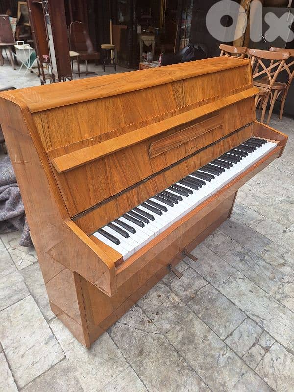 piano 7 octaves made in Germany tuning warranty 0