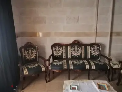 عفش صالون بحالة جيدة و سعر مغري