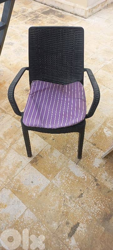 Chairs 0