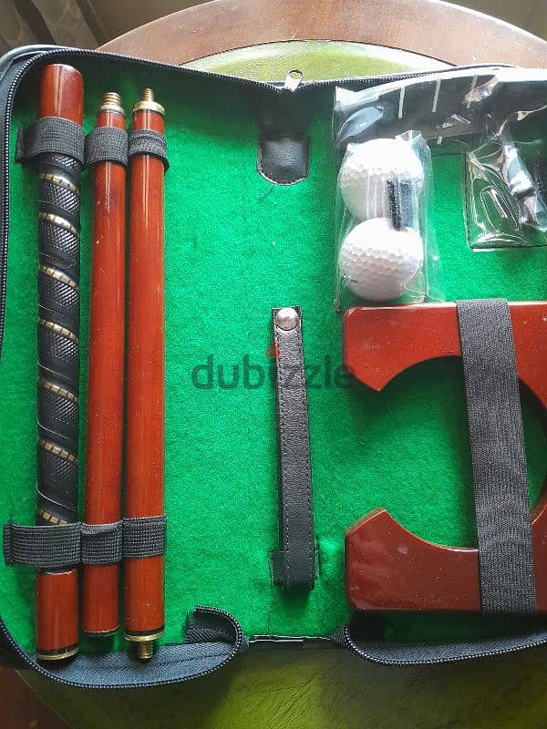 GOLF Putting Set is a portable putting mat designed for executive use. 0