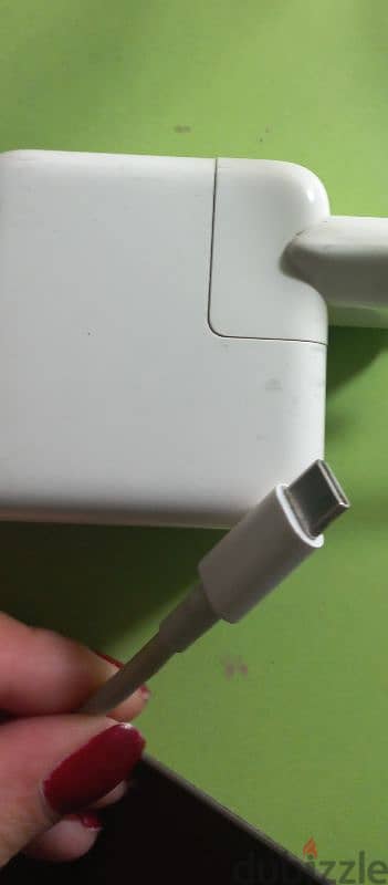 MACbook charger 0