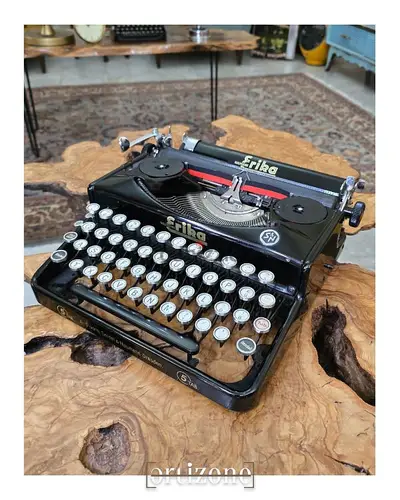 Erica typewriter dactylo