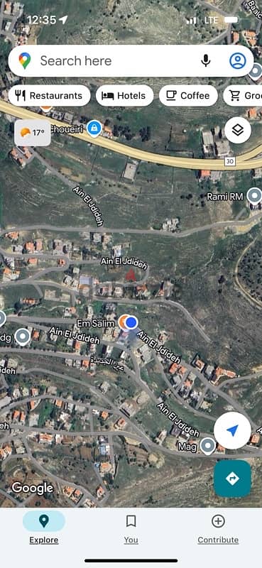 828 m land in Ain Jdideh تقع على شارعين
