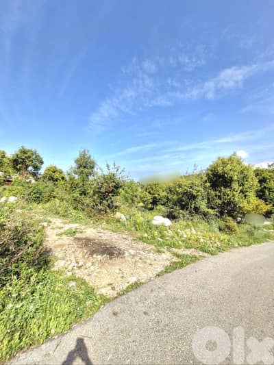 Land for sale in Aamchit -Flat  أرض للبيع في عمشيت -مسطحة