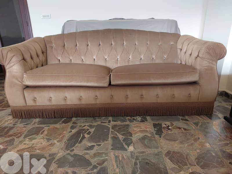 sofa like new 0