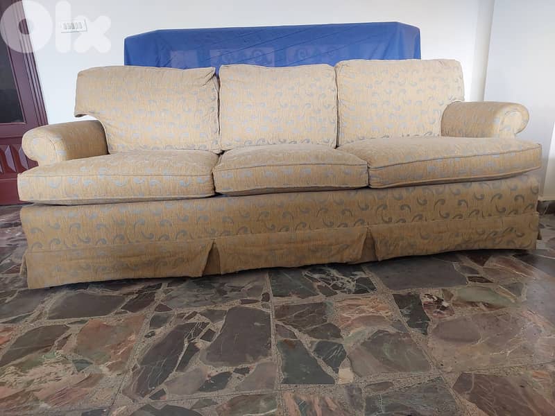 sofa like new 0