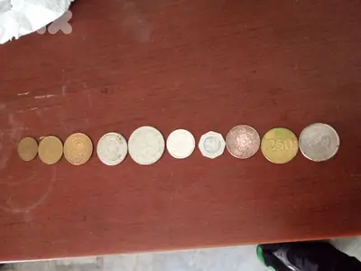 10 lebanese serie coins