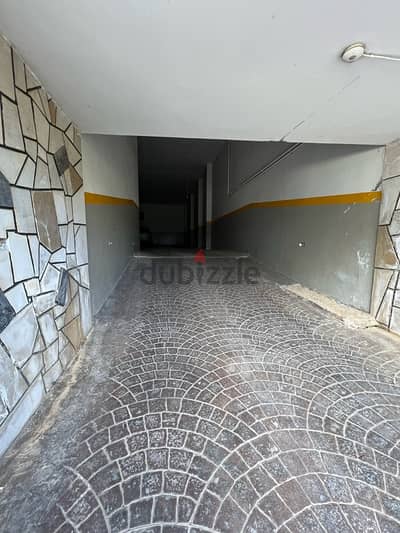 5.5m Height warehouse with easy access in Deir tamish