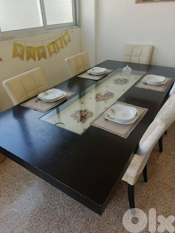 Full Wooden Dining Table with 6 Leather Seaters 4