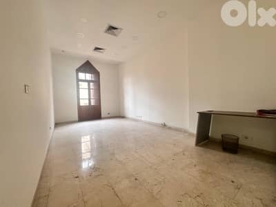 Office For Rent in Downtown مكتب للإيجار في وسط المدينة