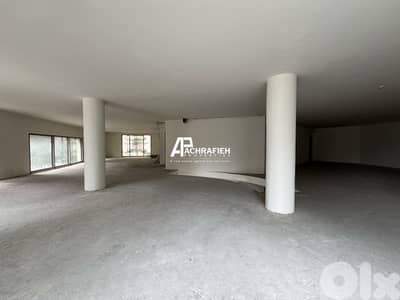 1,000 Sqm Showroom for Rent In Downtown