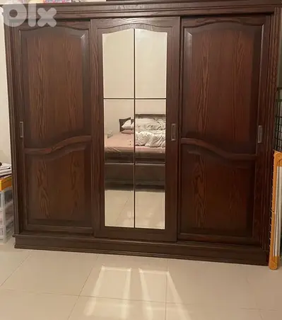 غرفة نوم خشب زان ولاتي ملوكية مستعملة شبه جديدة