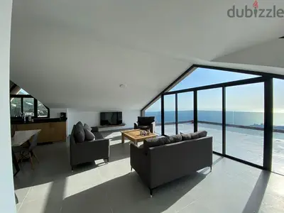 Deluxe Rooftop Apartment For Rent
