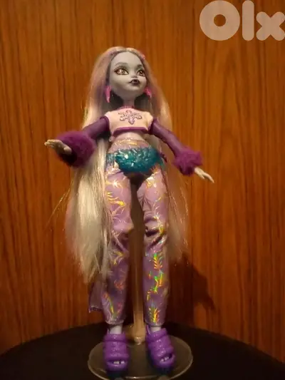 MONSTER HiGH ABBEY BOMINABLE Great doll taller than a regular doll=40$