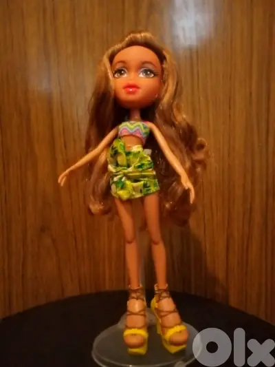 Bratz STUDY ABROAD YASMIN GO TO BRAZIL2015+own wears MGA Great doll=24