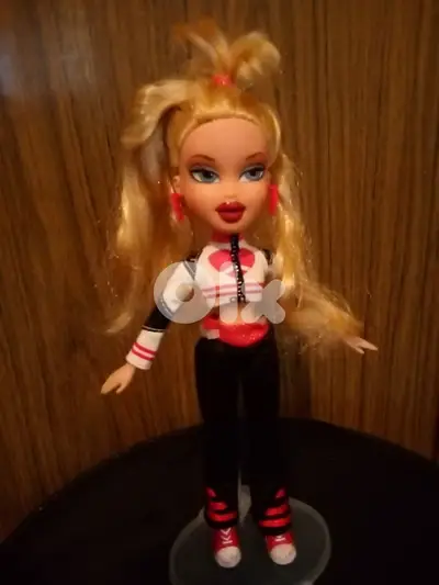 BRATZ CLOE STEP OUT5th Anniversary MGA 05 Great doll Crazzy hair style